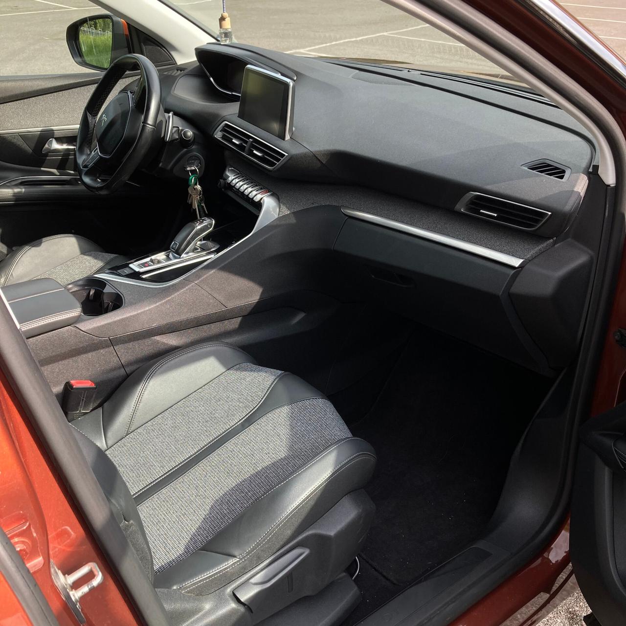 Peugeot 3008 BlueHDi 130 S&S EAT8 Allure