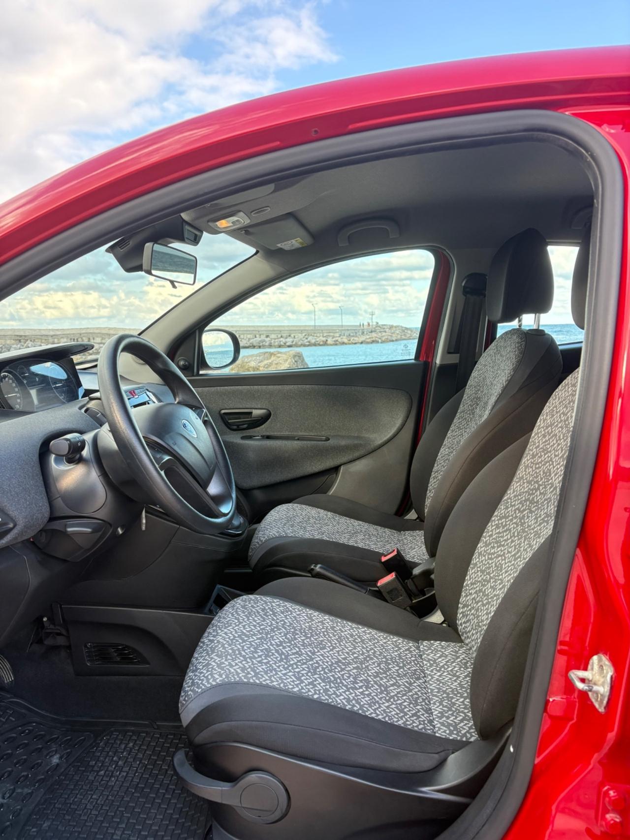 Lancia Ypsilon 1.0 FireFly 5 porte Hybrid