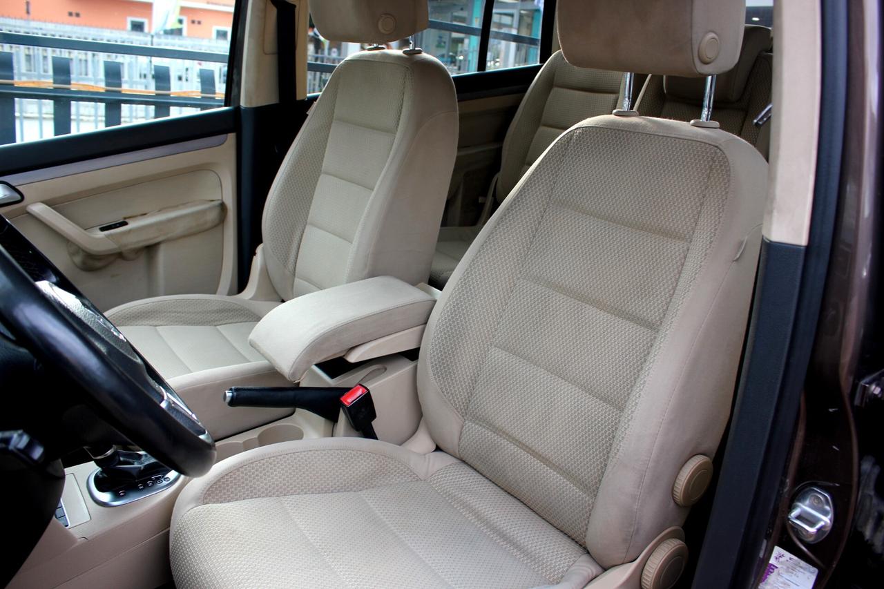 Volkswagen Touran 7 POSTI 1.6 TDI 105 CV AUTOMATICA GARANZIA 12 MESI
