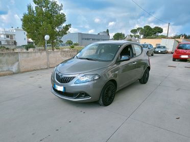 Lancia Ypsilon 1.0 FireFly 5 porte S&S Hybrid Ecochic Silver