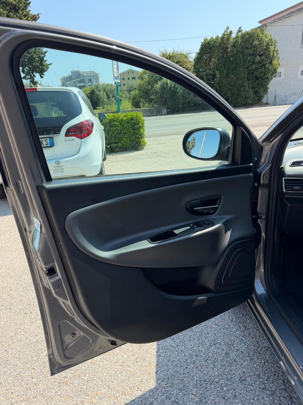 Lancia Ypsilon 1.3 MJT 16V 95 CV 5 porte S&S Gold