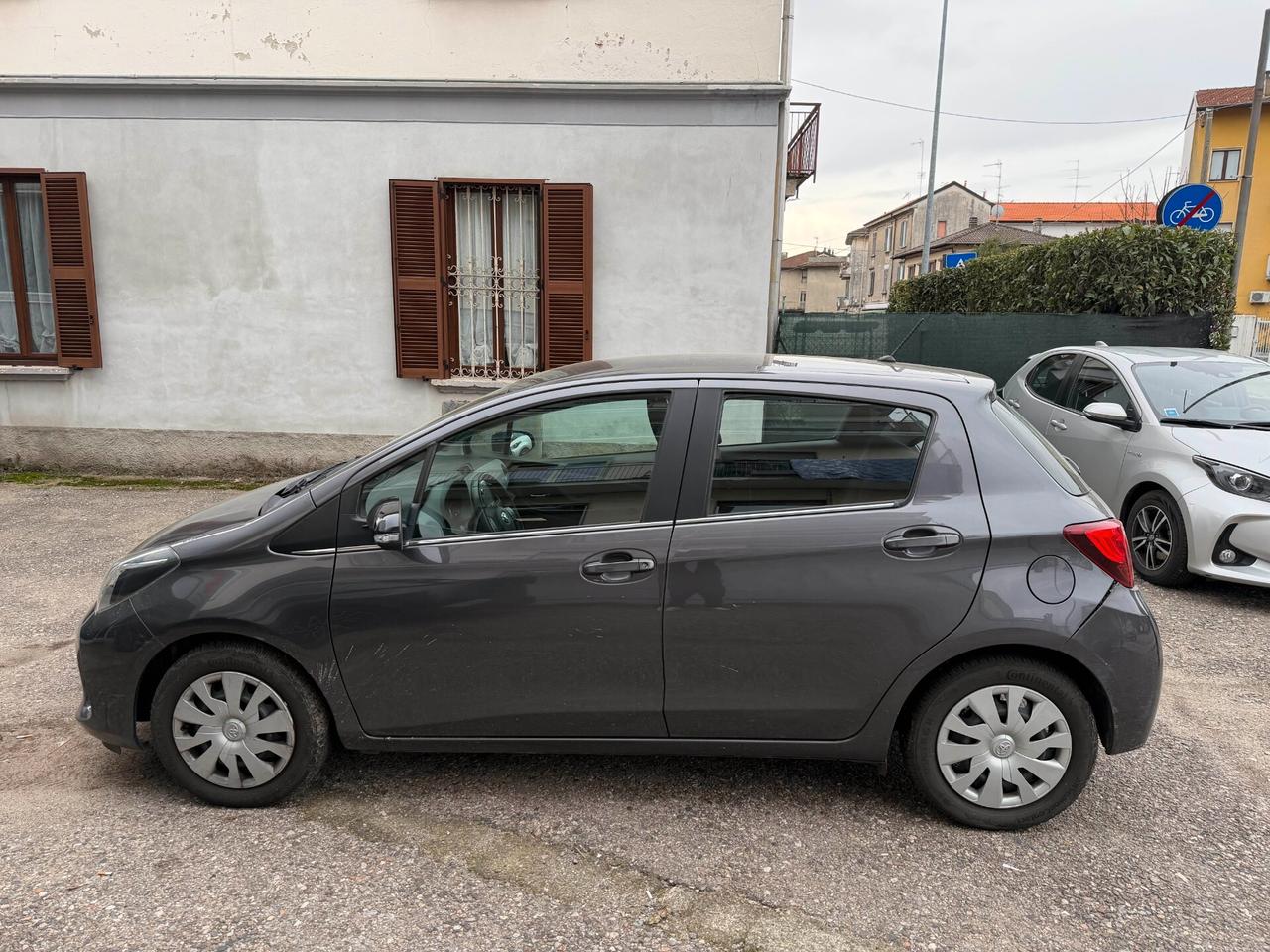 Toyota Yaris 1.0 5 porte Cool NEOPATENTATI