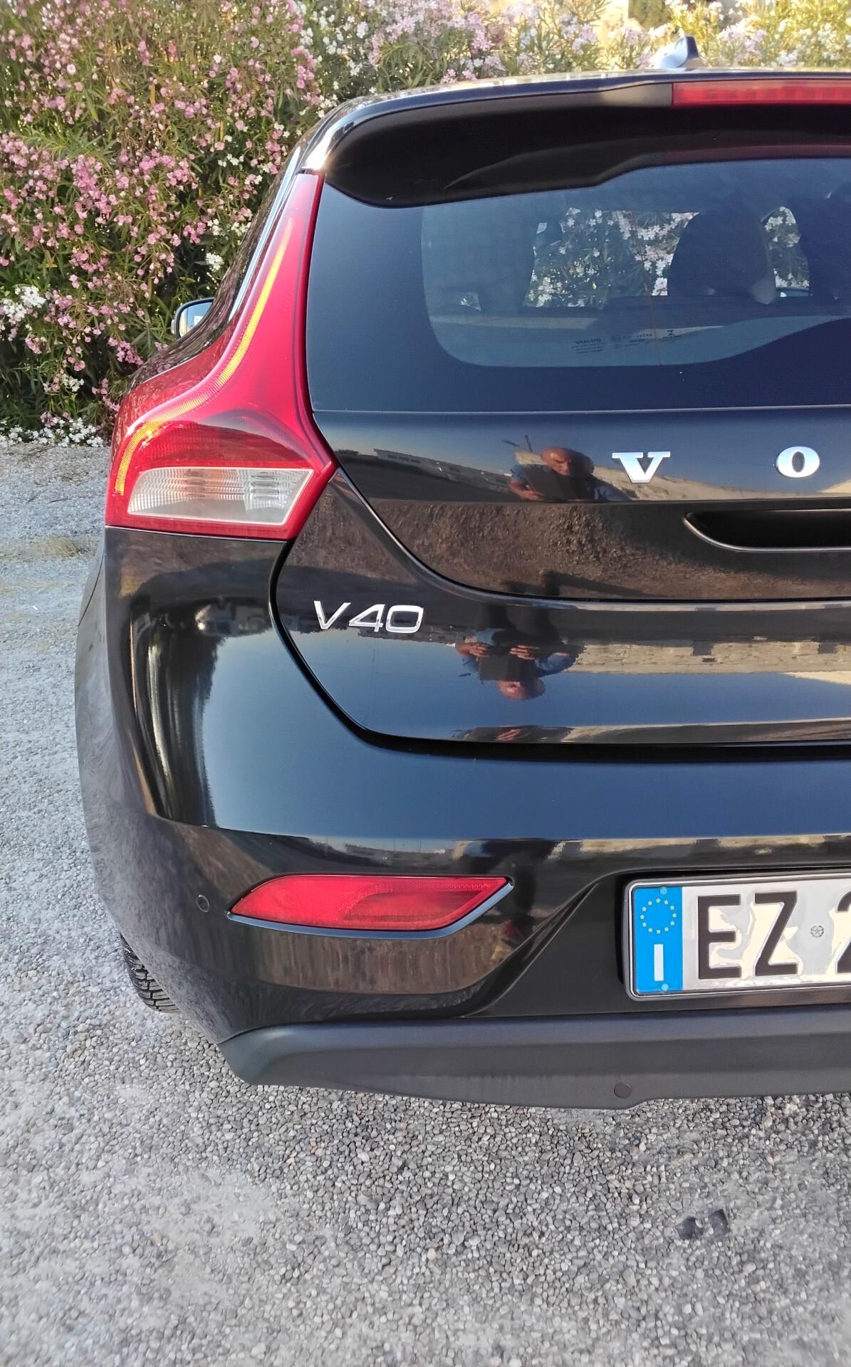 Volvo V40 D2 1.6 R-design Kinetic