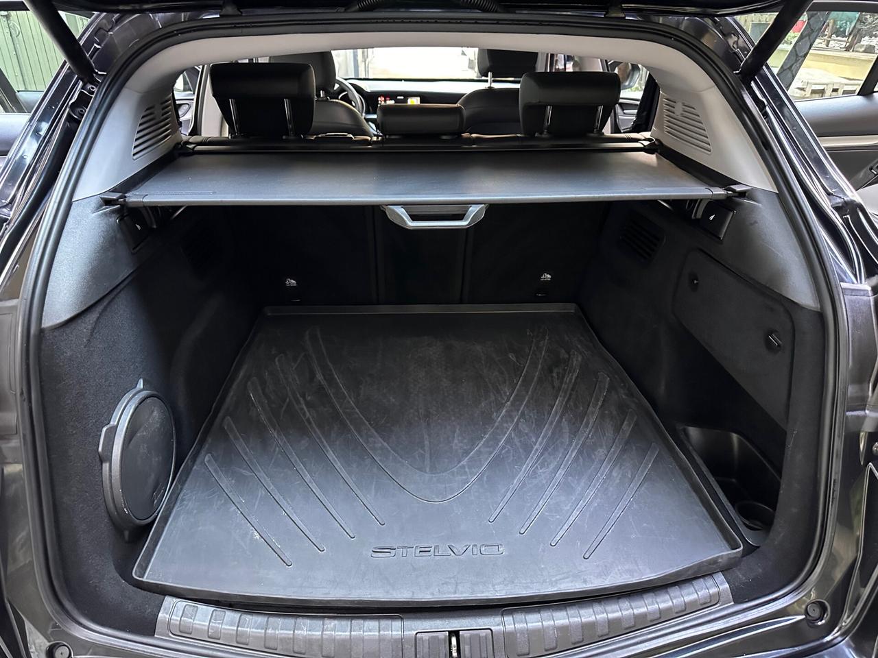 Alfa Romeo Stelvio 2.2 Turbodiesel *PADDLE F1* Q4