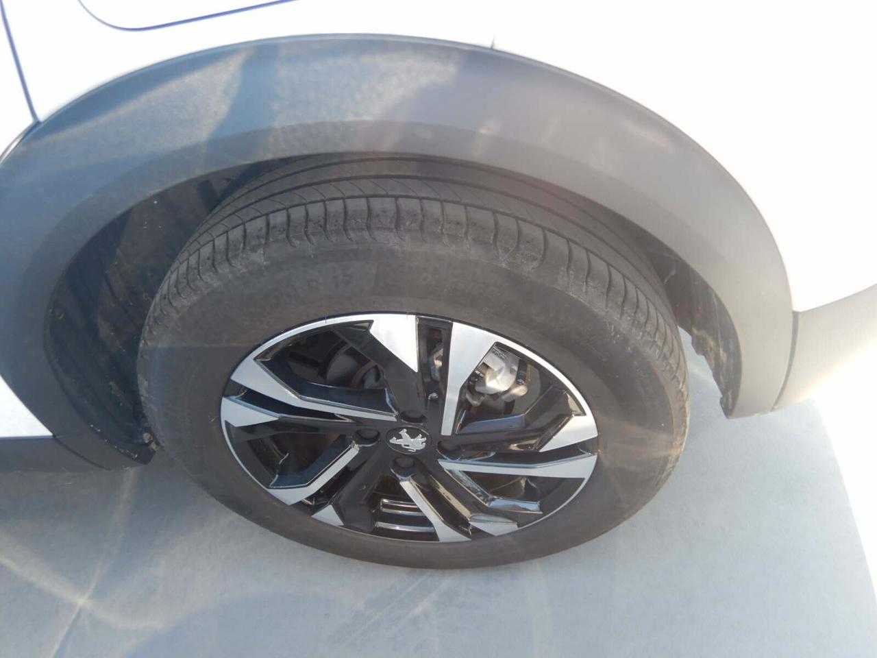 Peugeot 2008 BlueHDi 130 S&S EAT8 Allure Pack 2022