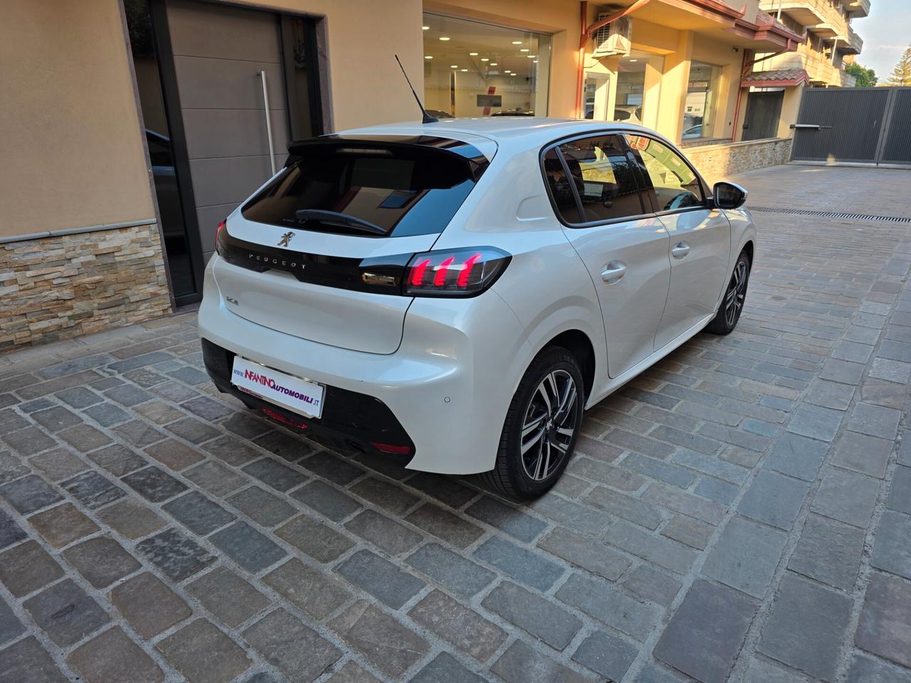 Peugeot 208 BlueHDi 100 Stop&Start 5 porte Allure Navi Pack
