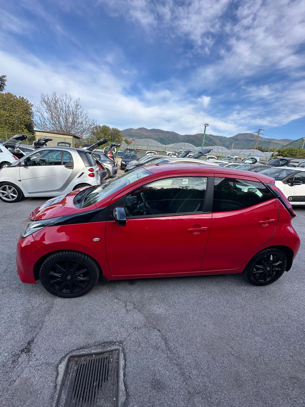 Toyota Aygo 1.0 VVT-i 72 CV 5 porte x-play MMT