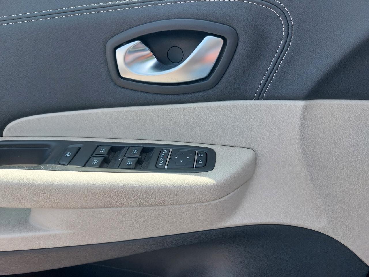 Renault Captur dCi 8V 110 CV Start&Stop Energy Initiale Paris