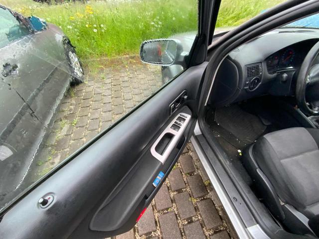 VOLKSWAGEN Golf 1.6 16V cat 5p. Highline Plus