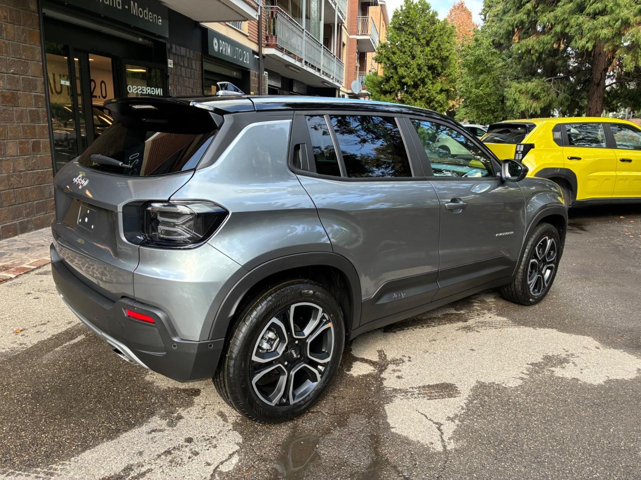 Jeep Avenger Hybrid Summit tetto apribile e navi