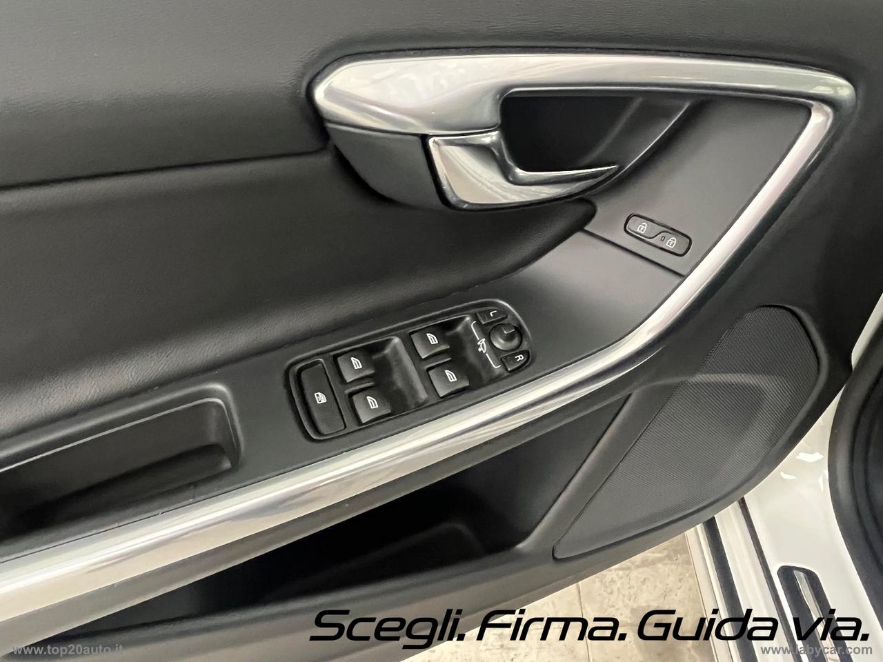 VOLVO V60 Cross Country D3 Geartronic Momentum