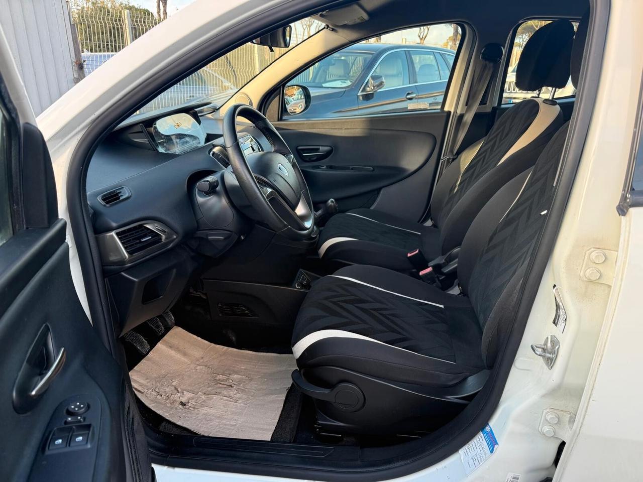 Lancia Ypsilon 1.3 MJT 16V 95 CV 5 porte S&S Gold