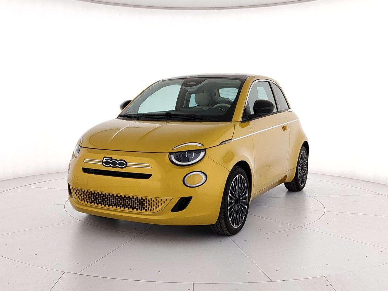 Fiat 500 Berlina Hybrid La Prima