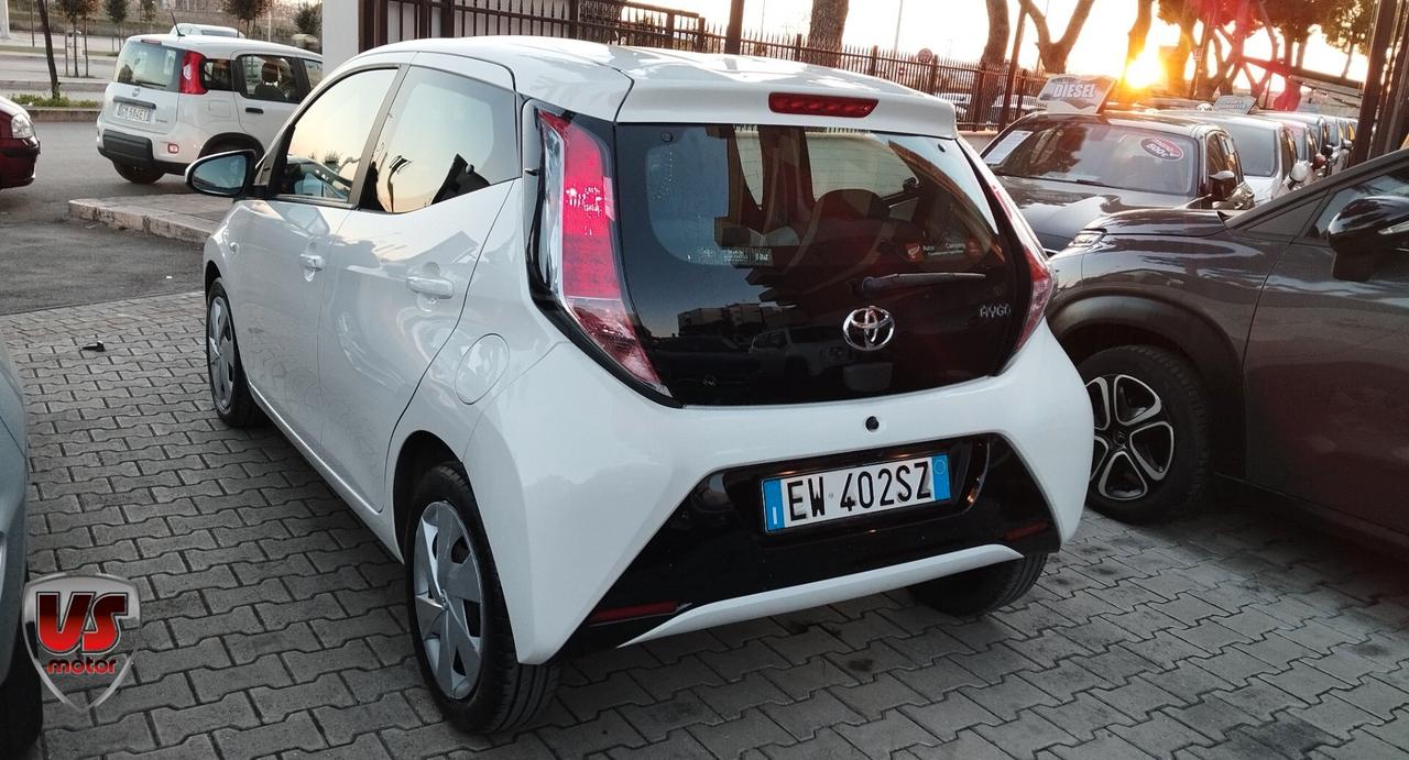 TOYOTA AYGO AUTO-RETRO- PREZZO PROMO