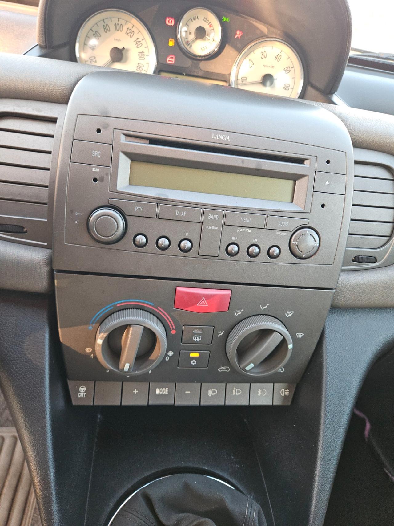 Lancia Ypsilon 1.2 16V Platino