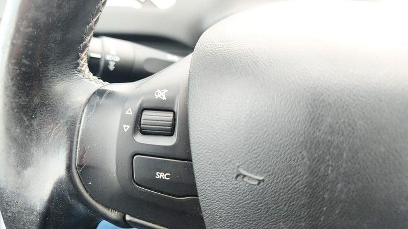 Peugeot 2008 BlueHDi 100cv Allure