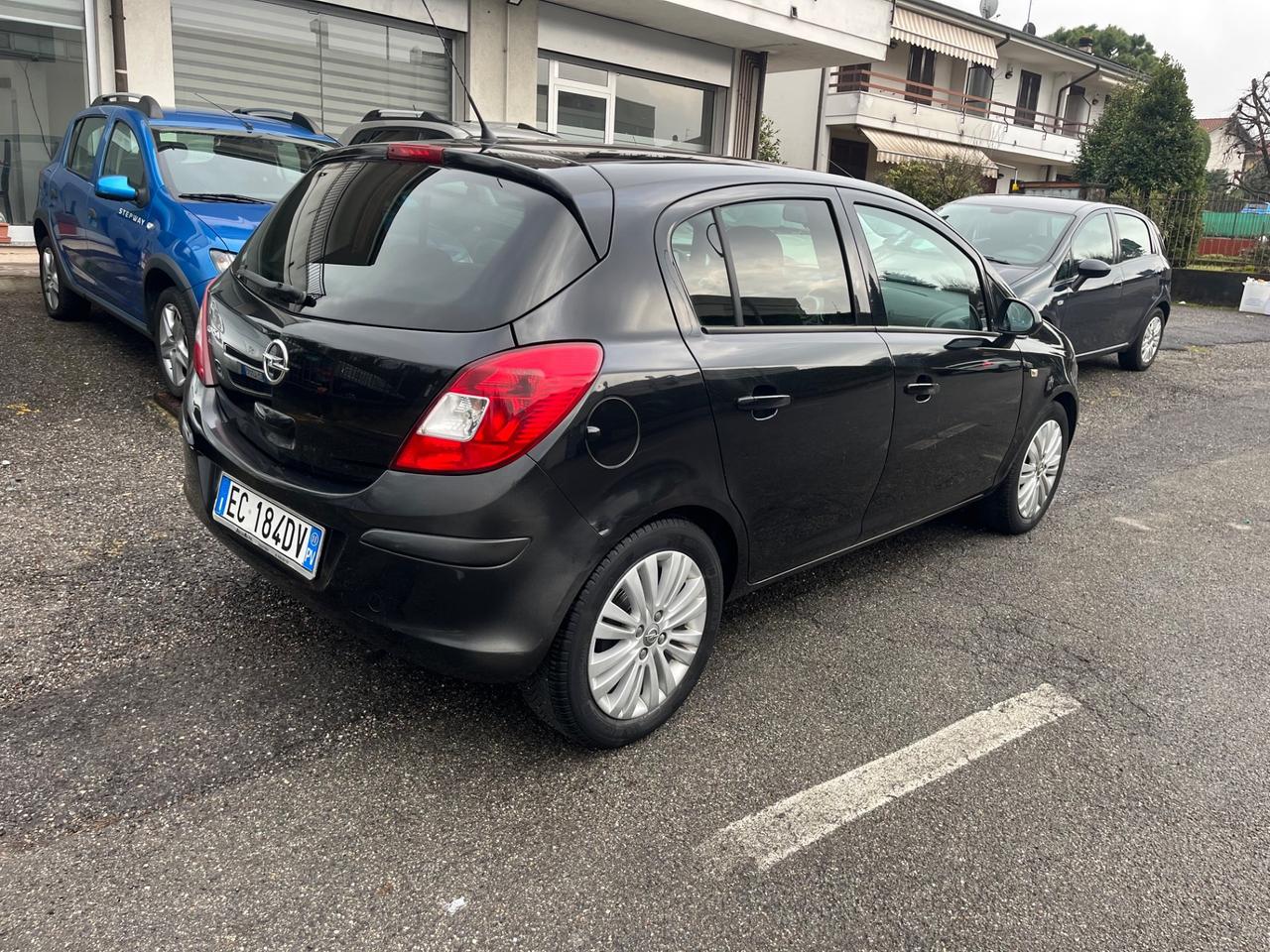 Opel Corsa 1.2 5 porte Cosmo