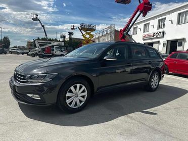 VOLKSWAGEN Passat Variant 2.0 TDI SCR EVO Business "PARI AL NUOVO"