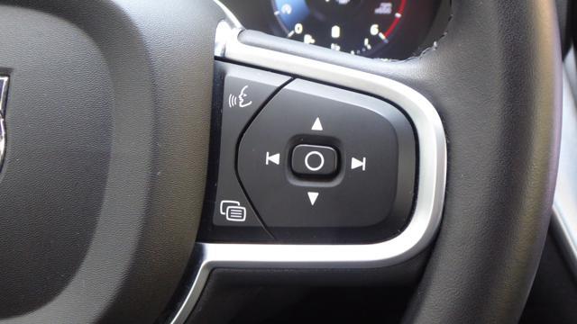 VOLVO XC60 B4 (d) AWD Geartronic Momentum