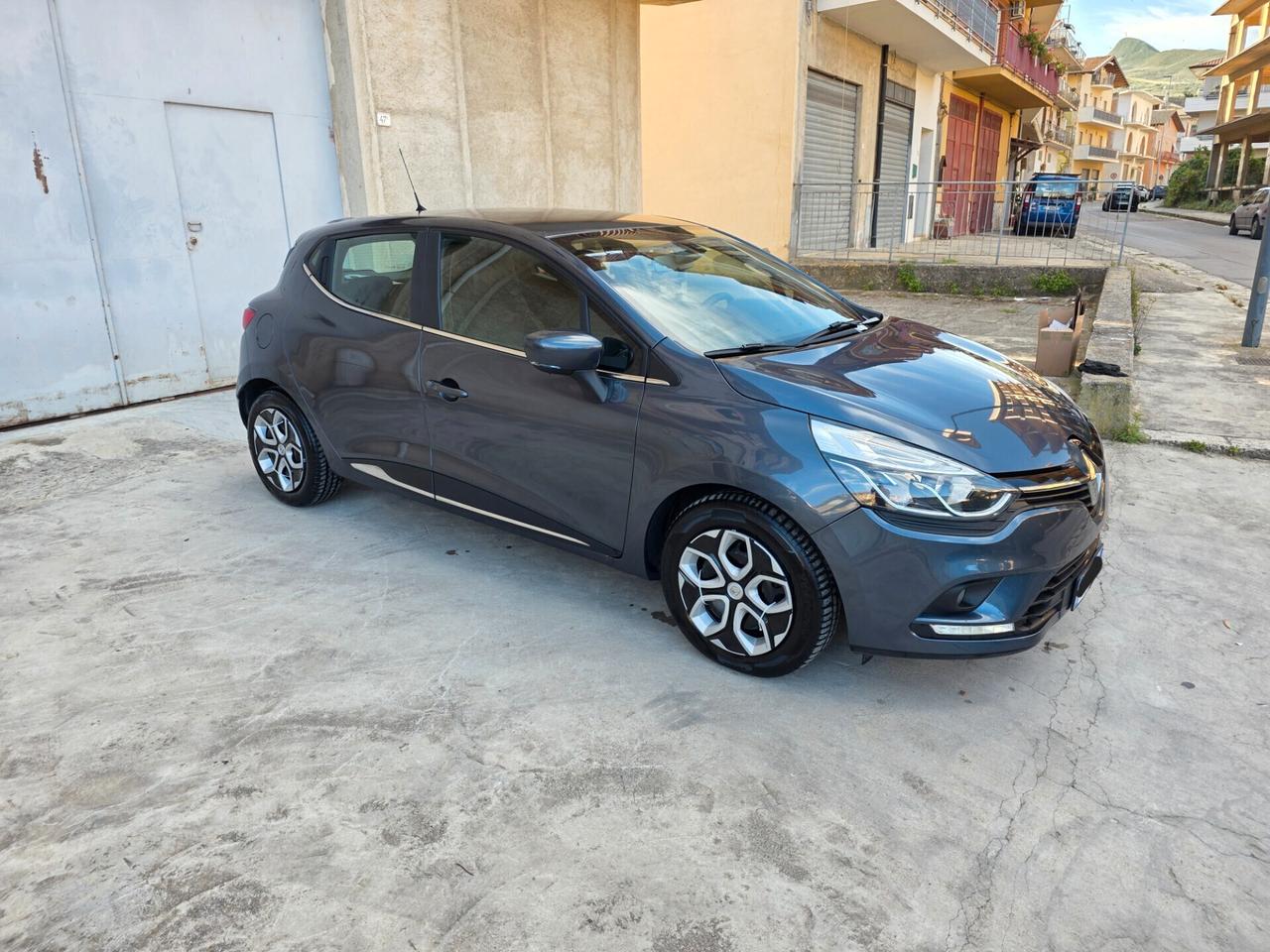 Renault Clio dCi 8V 75 CV 5 porte Duel