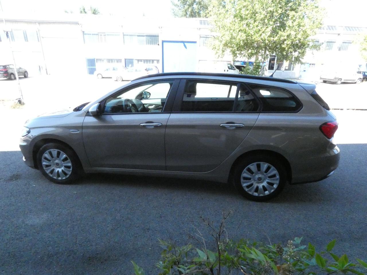 FIAT Tipo (2015-->) Tipo 1.6 Mjt S&S SW Easy Bu...