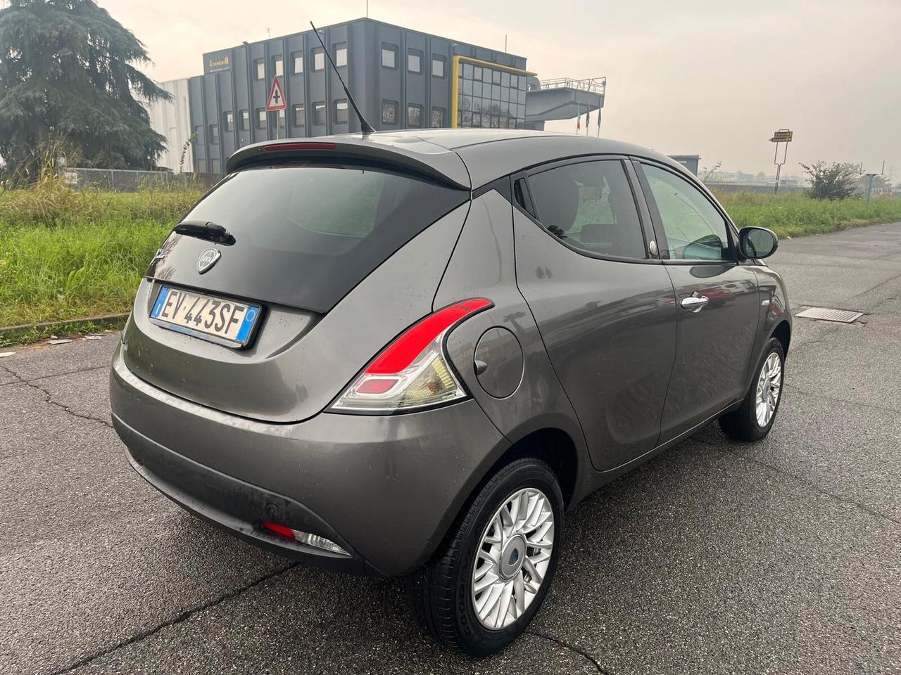 Lancia Ypsilon 0.9 TwinAir 84CV-62 5 porte Metano Ecochic Gold