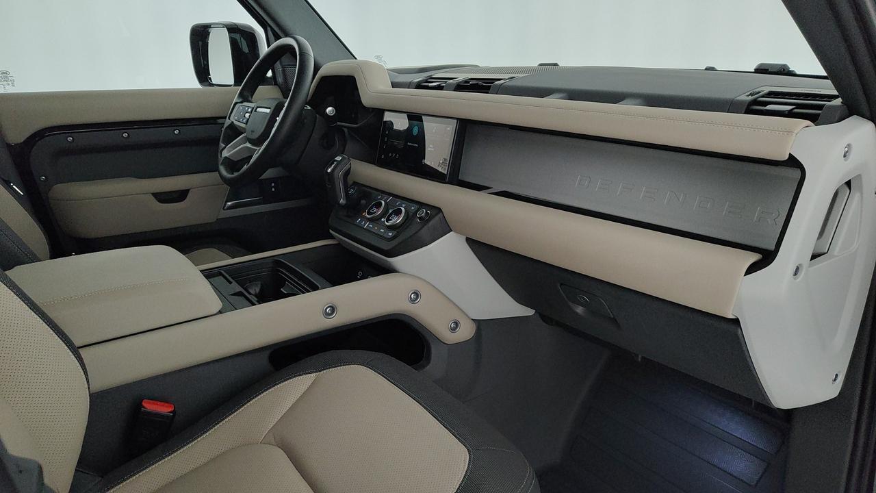 LAND ROVER Defender 110 3.0d i6 mhev X-Dynamic SE awd 200cv auto - autocarro