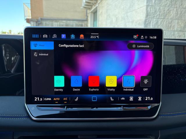 VOLKSWAGEN Tiguan 2.0 TDI 150 CV DSG R-Line Plus ''TOTAL BLACK''