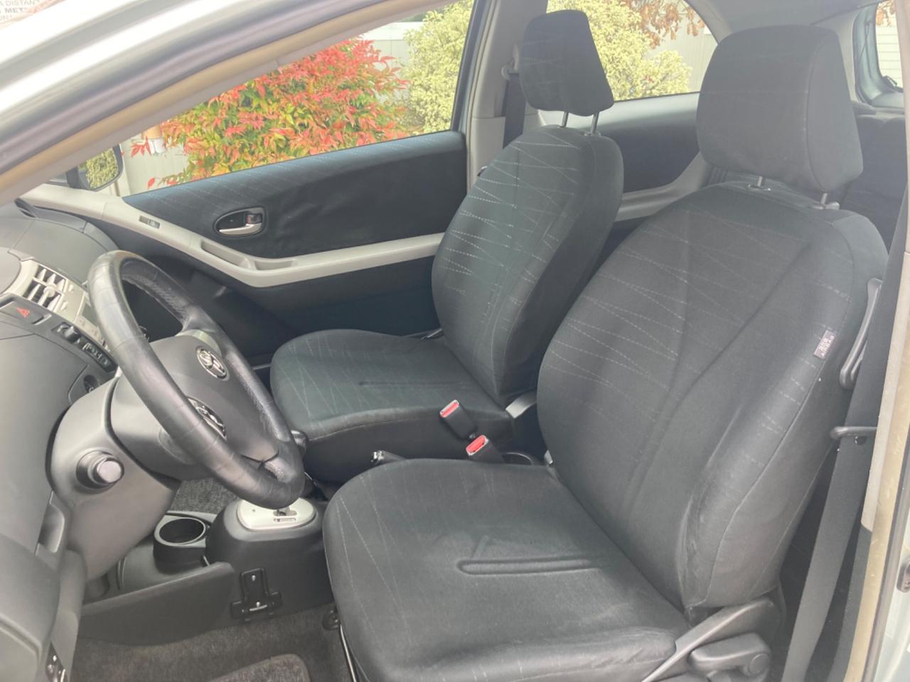 TOYOTA YARIS CAMBIO AUTOMATICO (DA VETRINA)