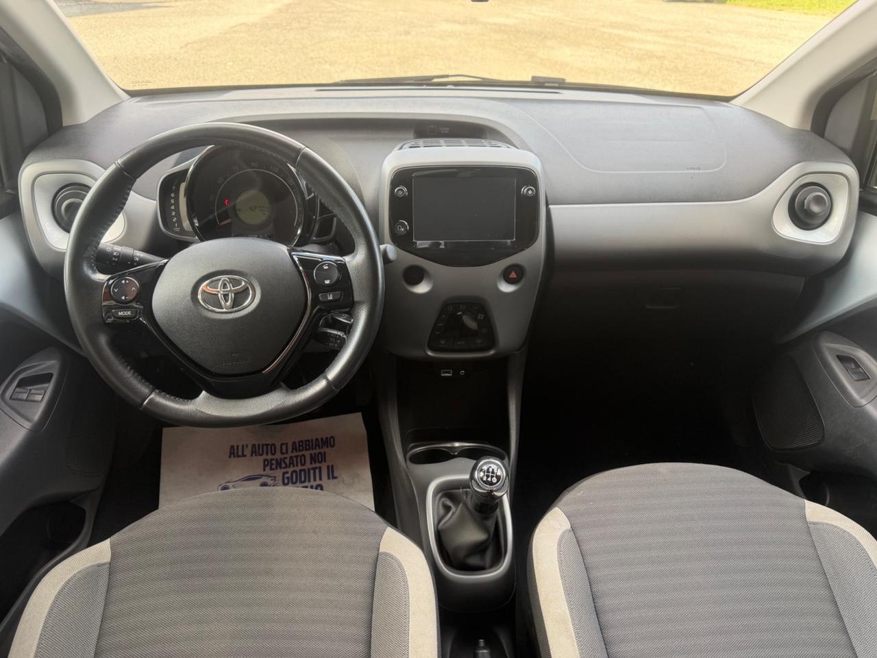 Toyota Aygo Connect 1.0 72 CV 5 porte x-wave