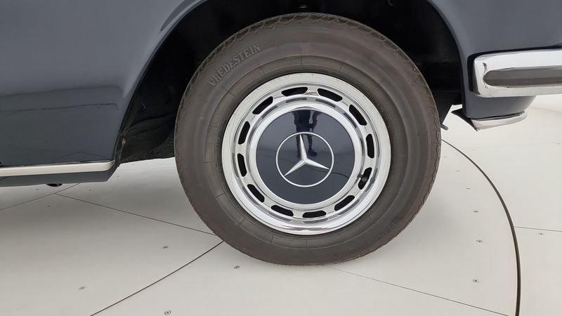 Mercedes-Benz W115 200 200 8 - condizioni impeccabili