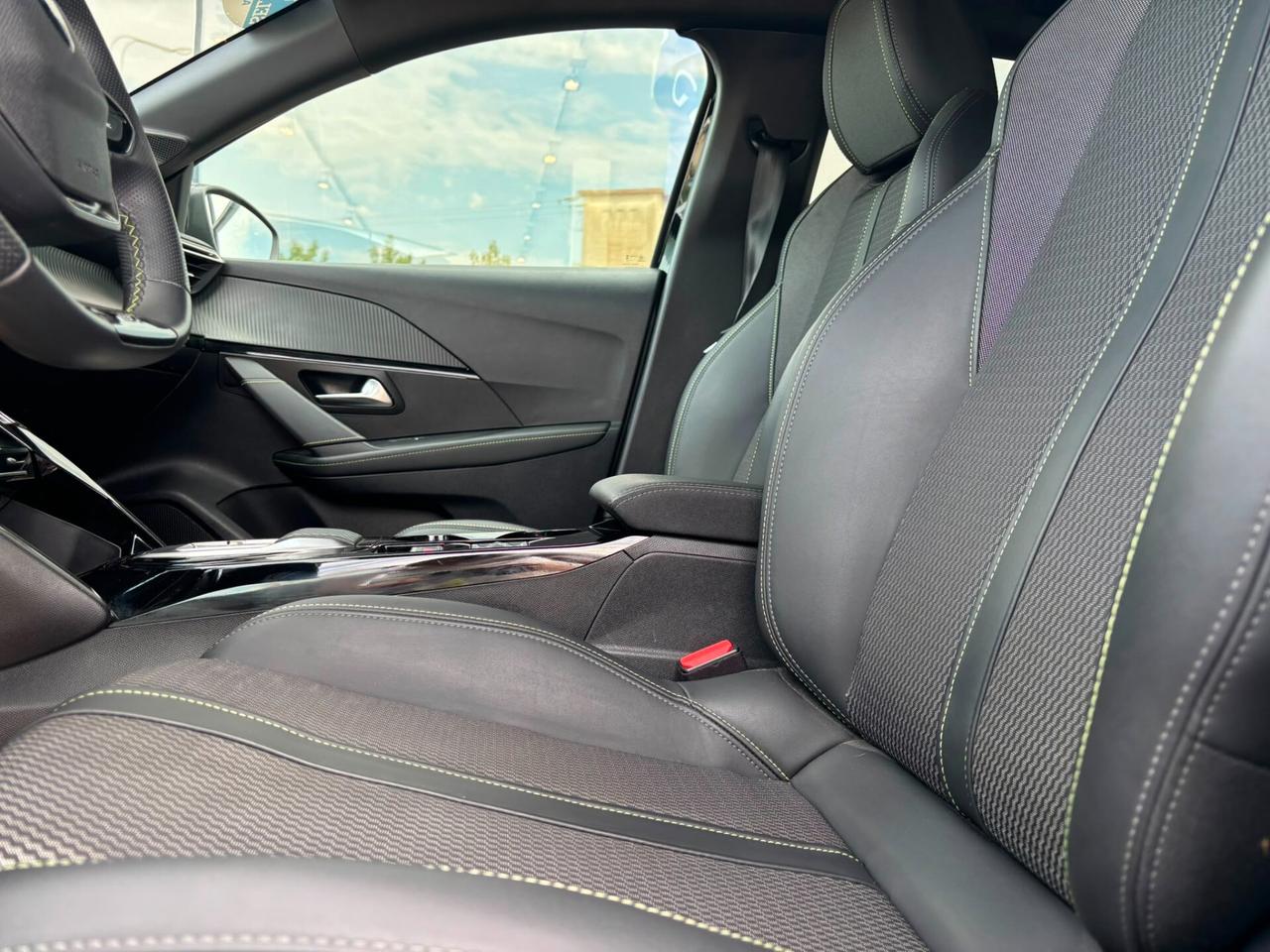 Peugeot 208 GT Hybrid 110 e-DCS6 SPOTICAR