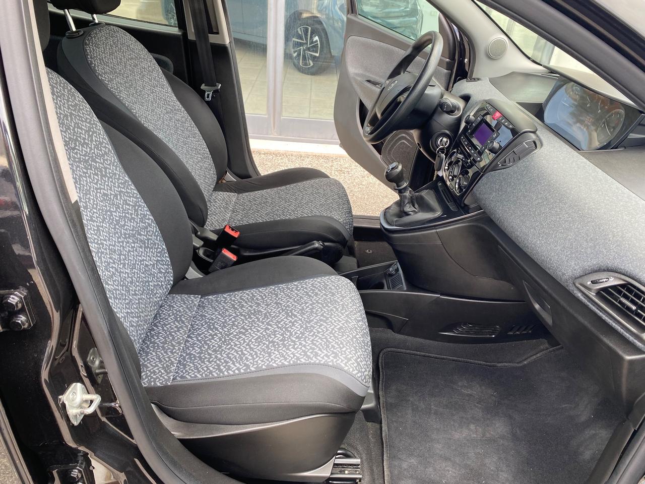 Lancia Ypsilon 1.0 FireFly Hybrid - 2021