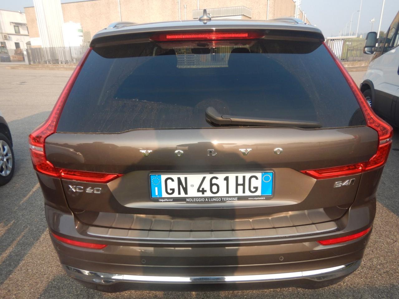 Volvo XC60 B4 (d) AWD automatico Ultimate Bright N1 TETTO NAVY PELLE H/K 19