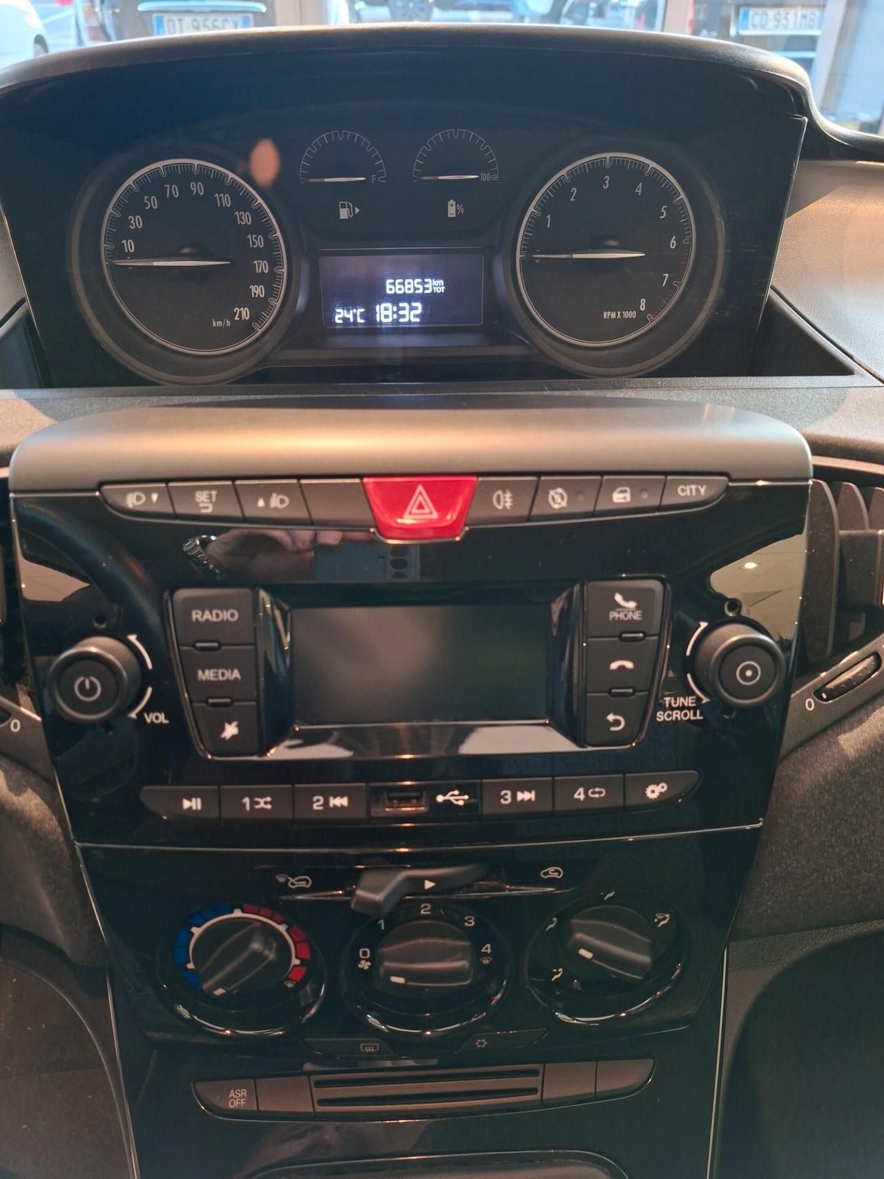 Lancia Ypsilon 1.0 Hybrid Neopatentati 2021