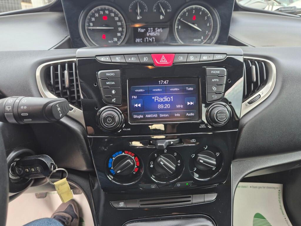 Lancia Ypsilon 1.0 FireFly 5 porte Hybrid Ecochic