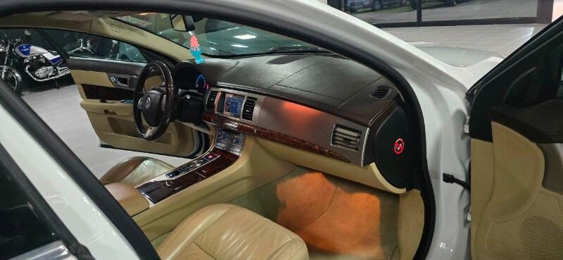JAGUAR XF 1ª serie (X250) XF 3.0 D V6 Luxury