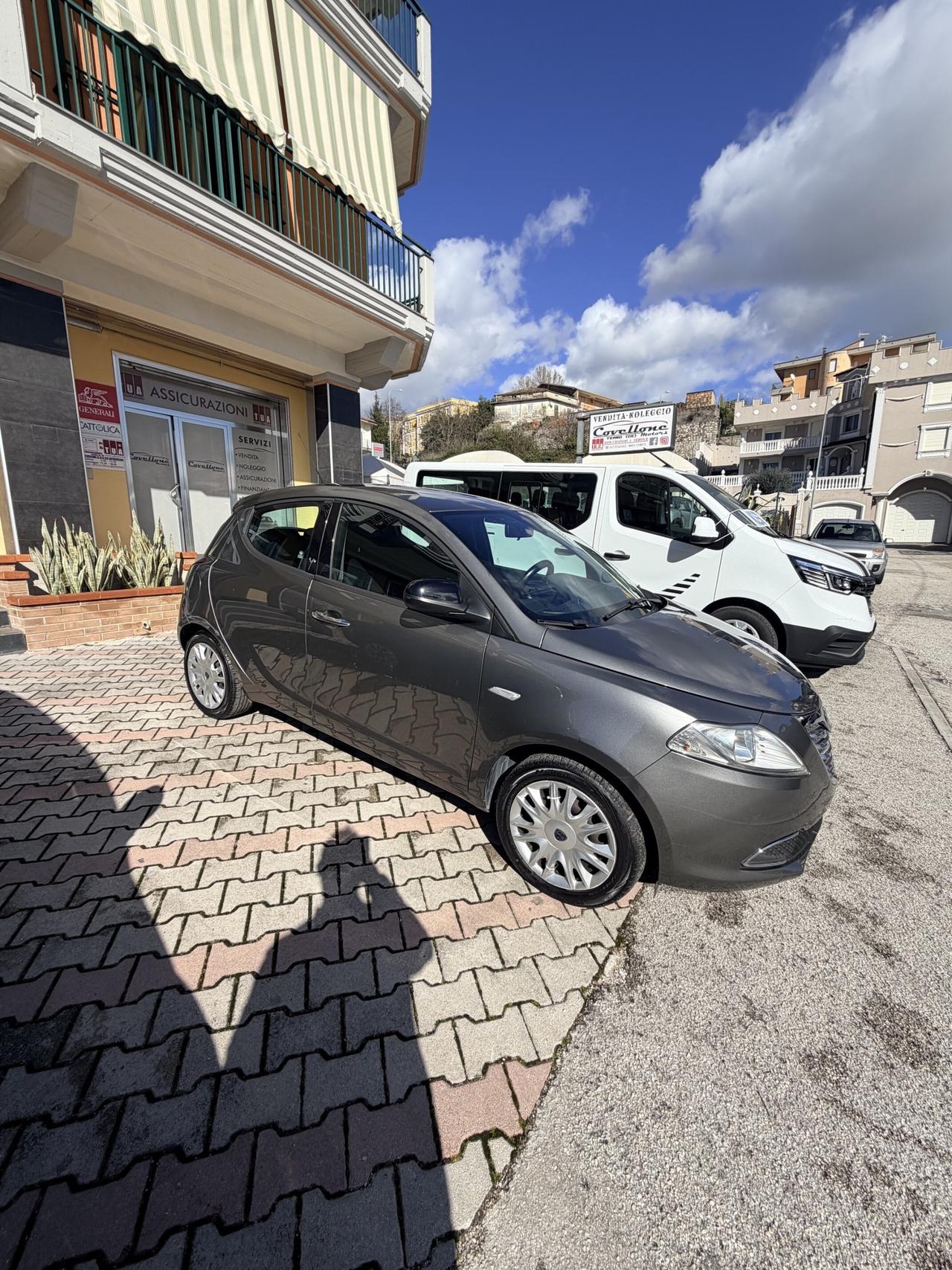 Lancia Ypsilon 1.2 gpl grigio 2015