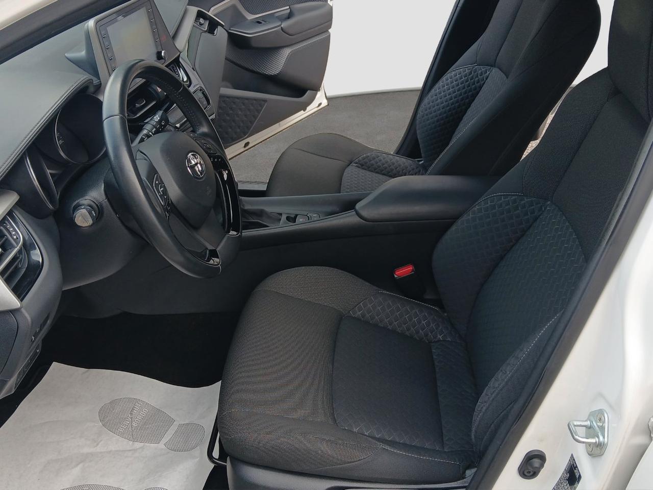 Toyota C-HR 1.8h Business e-cvt