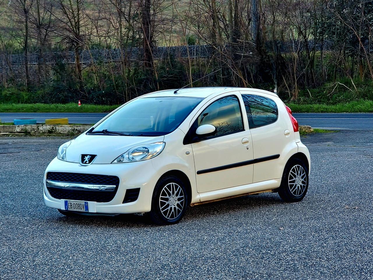 Peugeot 107 1.0 68CV 5p. Sweet Years 2Tronic 2010-E4 Automatico NEO