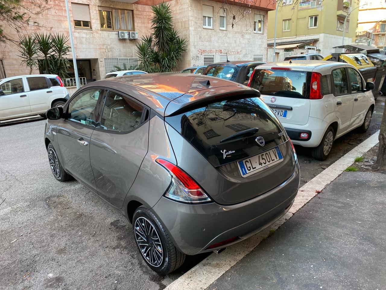 Lancia Ypsilon 1.0 FireFly 5 porte S&S Hybrid Ecochic Gold