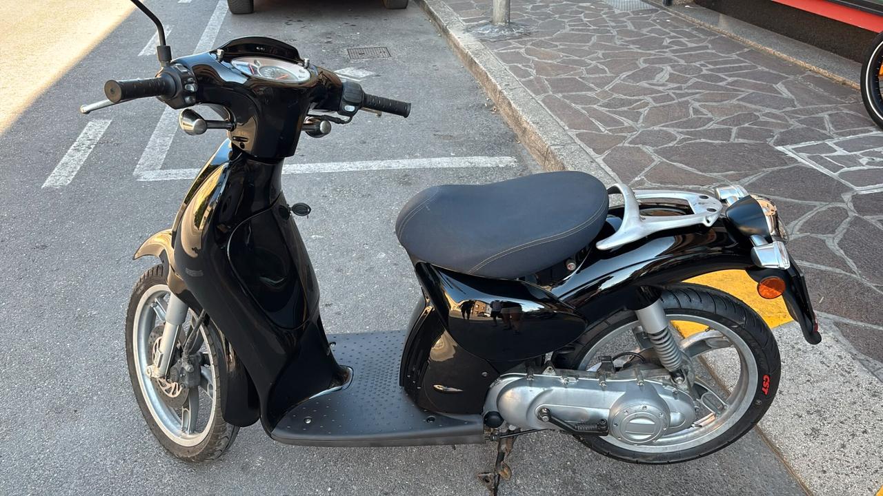 Aprilia Scarabeo 50 2T nero