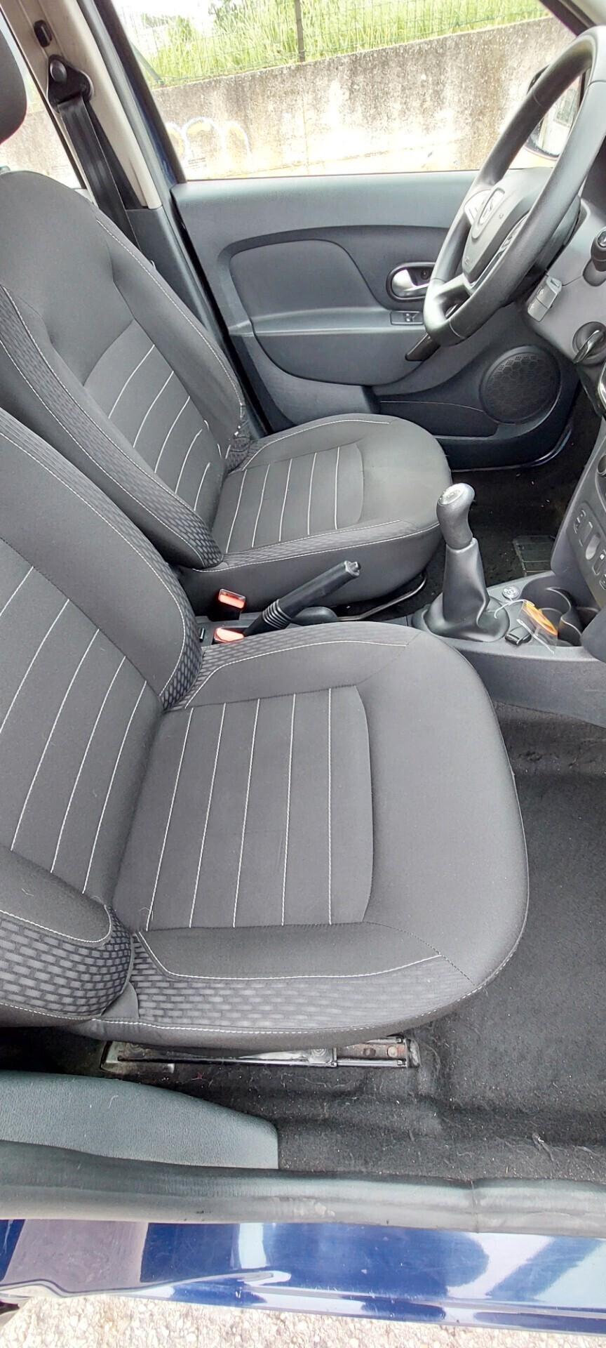 DACIA SANDERO 1,0 GPL DI SERIE CASA MADRE 100 CV TELEFONO X NEOPATENTATI IMPECCABILE