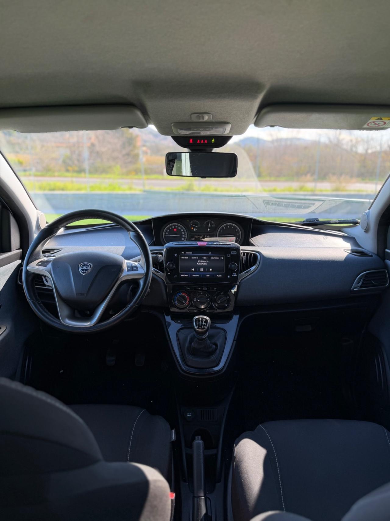 Lancia Ypsilon 1.0 Hybrid Ecochic Gold