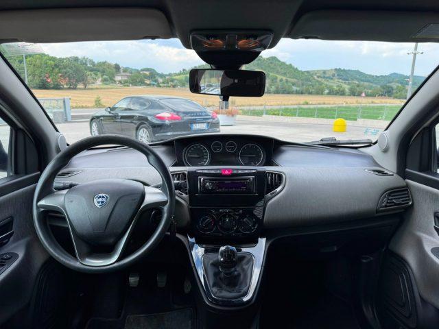 LANCIA Ypsilon 0.9 TwinAir 85 CV 5 porte Metano Ecochic Silver