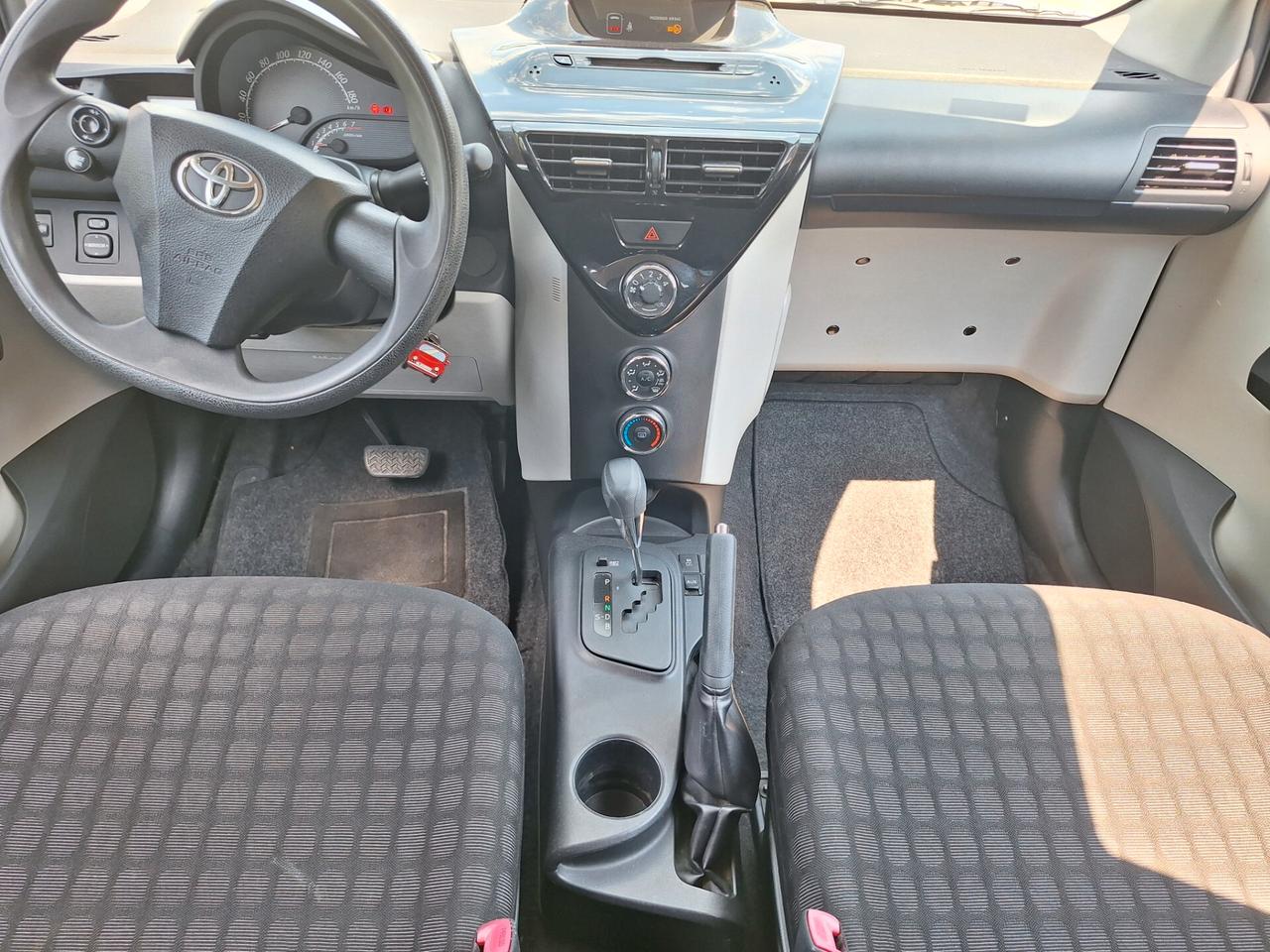 Toyota iQ 1.0 CVT Trend CAMBIO AUTOMATICO