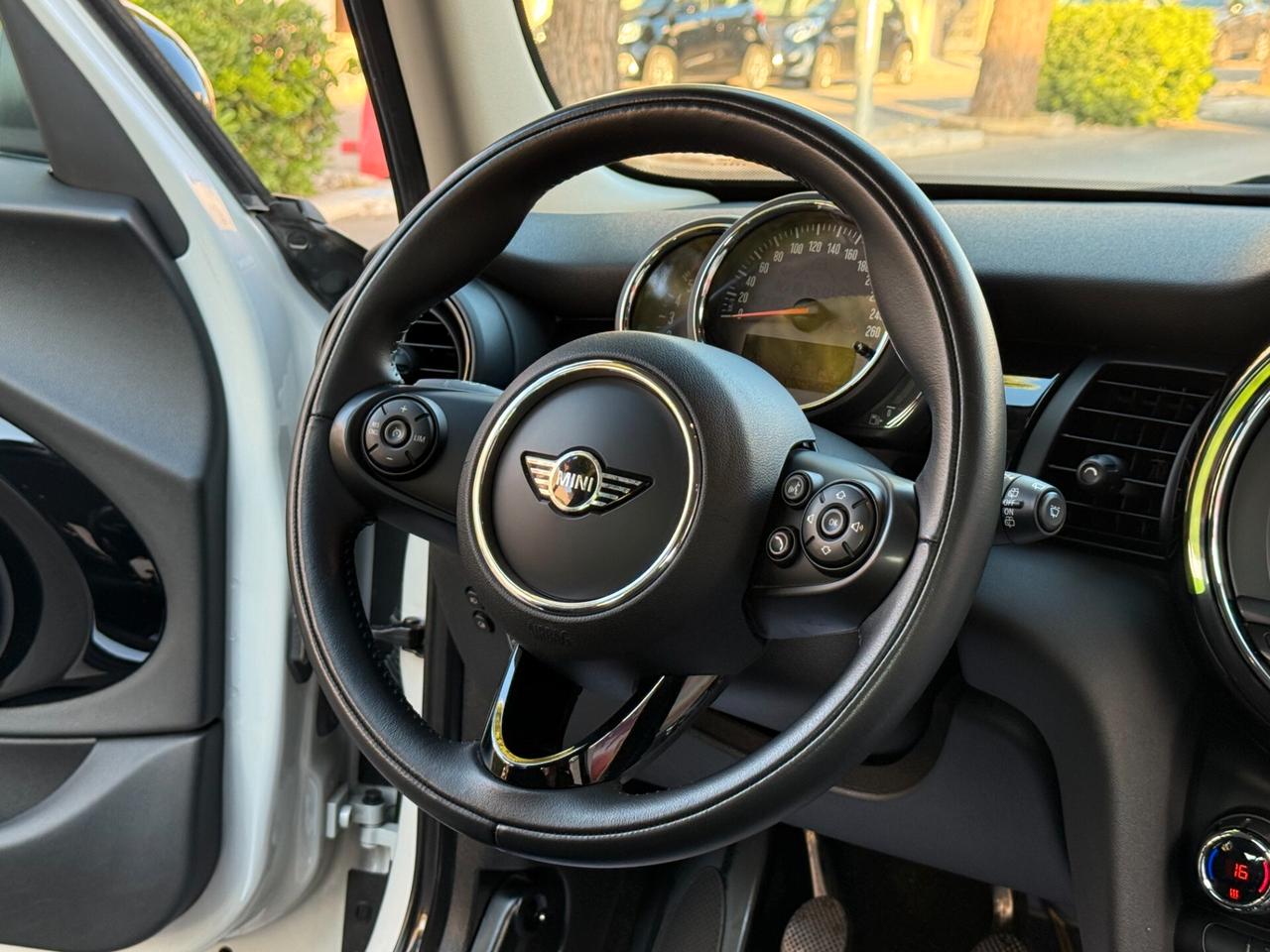 Mini 1.5 Cooper D 5porte B.Street NAVI LED - 2019