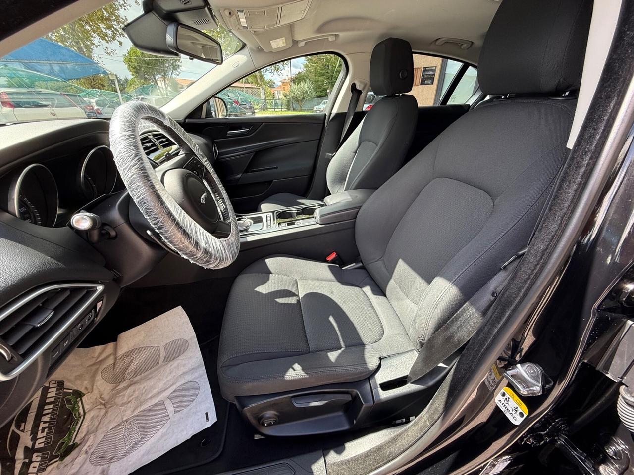 Jaguar XE 2.0 D Turbo aut. Pure