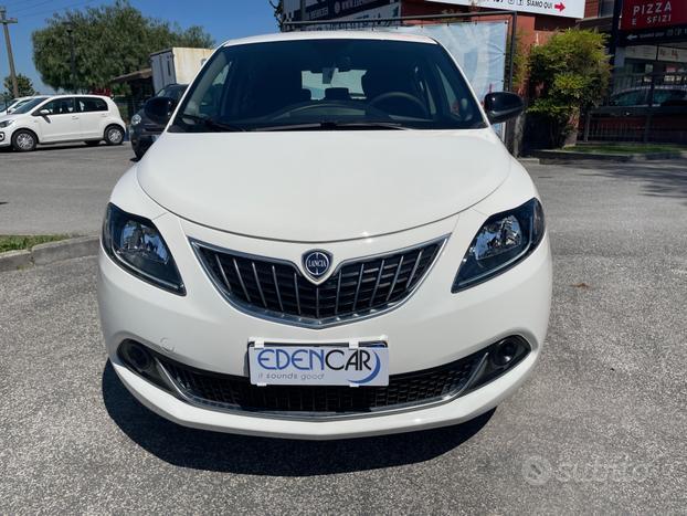 Lancia Ypsilon 1.0 firefly hybrid Platino 70cv KM0