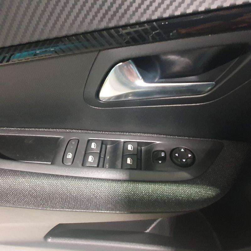 Peugeot 208 GT Hybrid 145 e-DCS6 auto